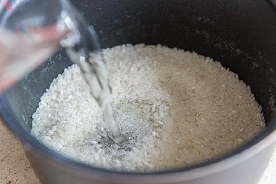 ۶ ترفند سرآشپزها برای پختن برنج یک دست و خوشمزه