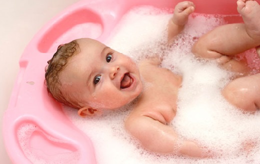 حمام کردن نوزاد روش خاصی دارد؟