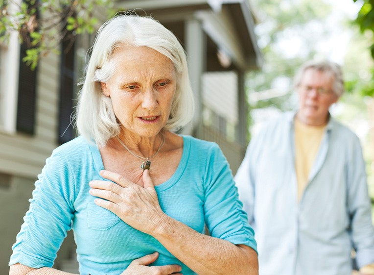 علائم حمله قلبی در زنان چیست؟