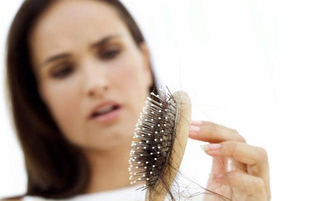 10 علت ریزش مو ناگهانی