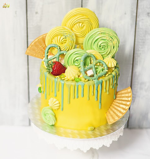 کیک تولد با تم زرد