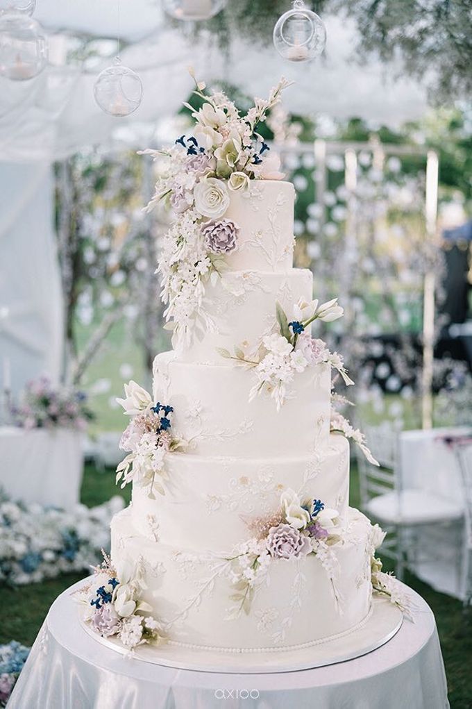 تزئین کیک چند طبقه با گل