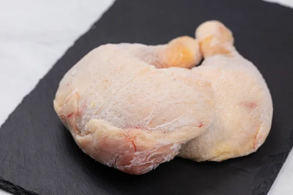 نحوه یخ زدایی مرغ: 4 روش سریع و ایمن