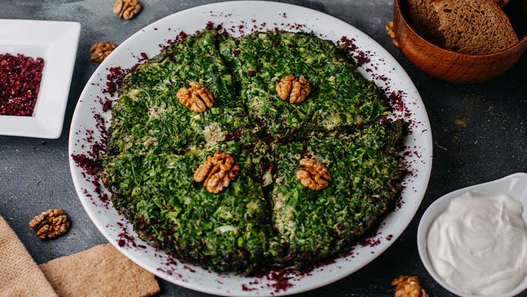 کوکوسبزی با نان بربری